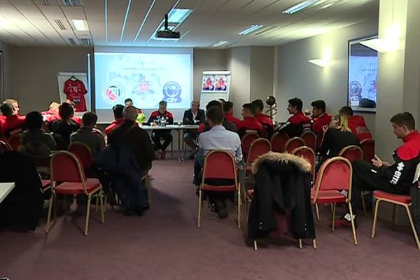 A la veille d'un match de championnat à Tourcoing,toute l'équipe du CVB52 était présente à René Tys pour présenter sa future compétition : la Ligue des Champions.