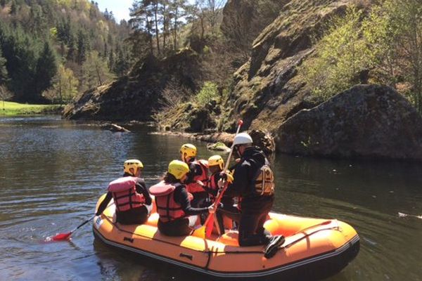 Descente en raft pour découvrir leurs limites et prendre confiance en eux...
®G. Rivollier, France 3 Auvergne