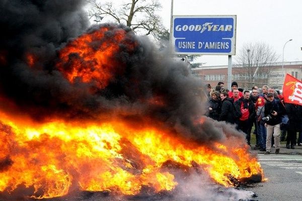 Les Goodyear avaient manifesté le 26 février 2013 contre la fermeture programmée de leur usine. Le même jour la CGT lançait l'idée d'une Scop pour offrir un avenir au site industriel et à une partie de ses 1173 salariés.