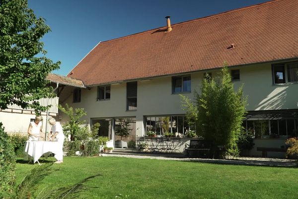 Patricia et Roger ont réhabilité cette ancienne grange pour en faire une maison toute à leur image.