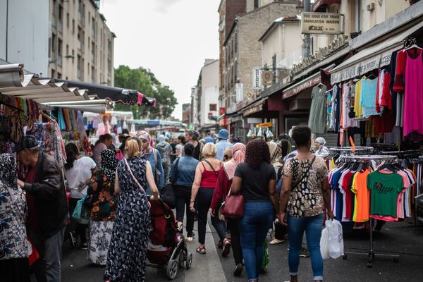 Des habitants d’Aubervilliers, un jour de marché (illustration).