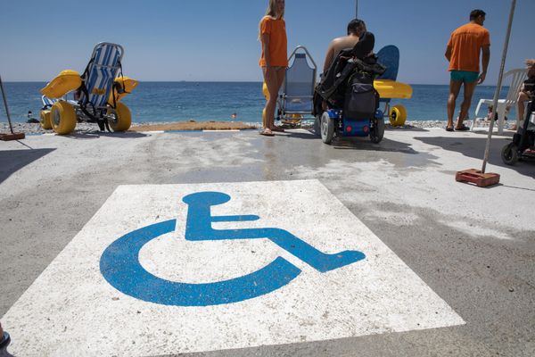 Exemple d'équipements disponibles sur uns plage labellisée handiplage.