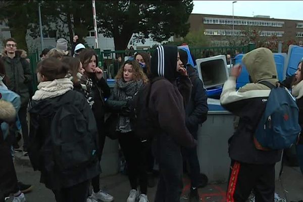 200 lycéens bloquent le lycée des Bourdonnières à Nantes