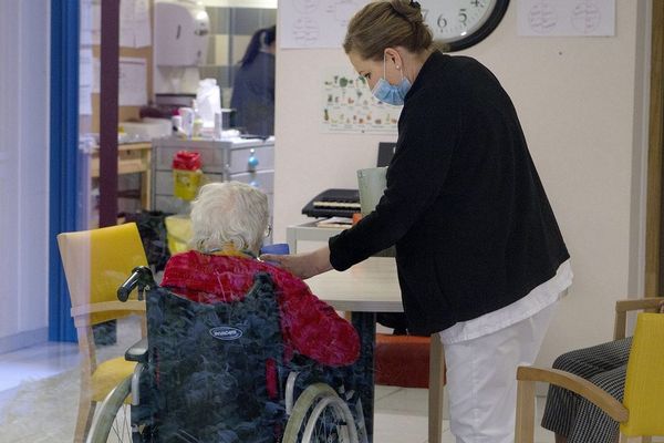 Soignant et résident dans un EHPAD proche de Montpellier.