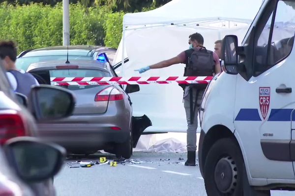 En bas de l'avenue Henri Matisse à Nice (Alpes-Maritimes), le conducteur d'une voiture volée a été tué par un policier.