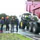 Des agriculteurs de la CR 47 bloquent l'accès au port de Bassens, au nord de Bordeaux, 21 novembre 2024.