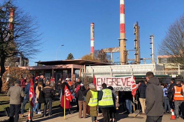 400 salariés environ travaillent à la raffinerie de Grandpuits, qui produit 5 % des carburants transformés consommés en France.