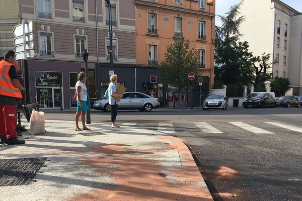 Une voiture renverse un piéton et tue un cycliste pour éviter un contrôle de police à Villeurbanne (21/9/18)