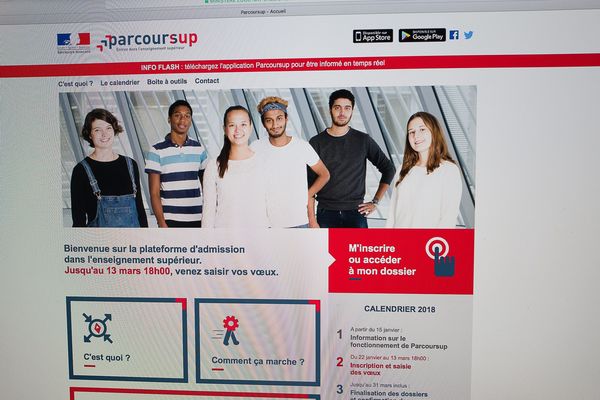 Les règles d'affectation dans l'enseignement supérieur via la nouvelle plateforme, Parcoursup, sont en ligne depuis le 15 janvier 2018. Premières réponses ce mardi soir. 