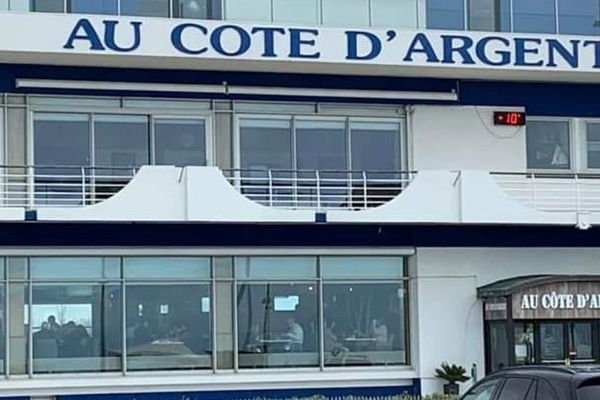 Le restaurant "Au Côte d'Argent" à Calais était ouvert ce dimanche 15 mars, bravant l'interdiction du gouvernement.