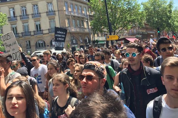 Apres Le 49 3 Encore Des Milliers De Manifestants Contre La Loi El Khomri A Toulouse Et Dans La Region