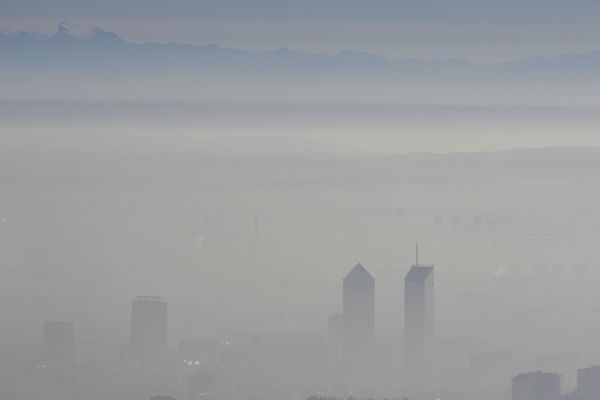 fin des alertes ""pollution de l'air à l'ozone"" dans les bassins lyonnais et grenoblois