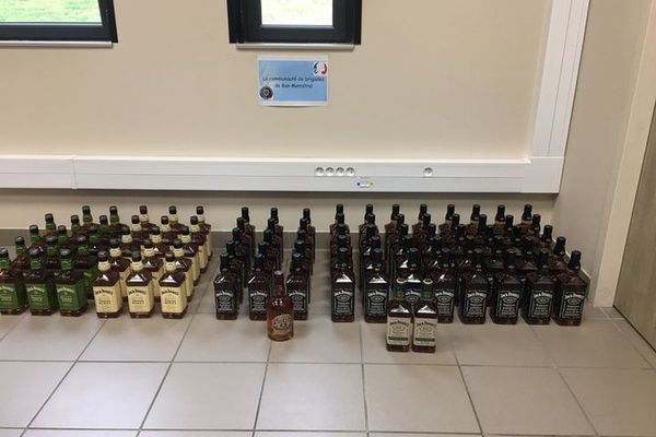 Deux individus ont été condamnés à 3 ans de prison ferme pour avoir volé près de 90 bouteilles de whisky dans des supermarchés de la Loire et de la Haute-Loire.