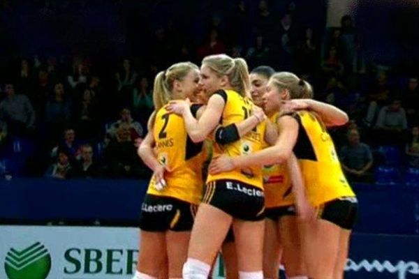 Les filles du RC Cannes ont expédié Istres 3 à 0 en quart de finale aller des playoffs de Volley.