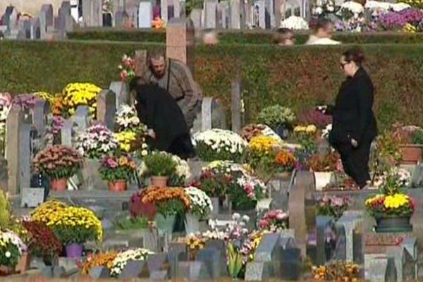 Le cimetière d'Auxerre dans l'Yonne, dimanche 1er novembre 2015.