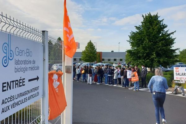 Mardi 16 juin, une partie des salariés des laboratoires Gen-Bio à Clermont-Ferrand étaient en grève.