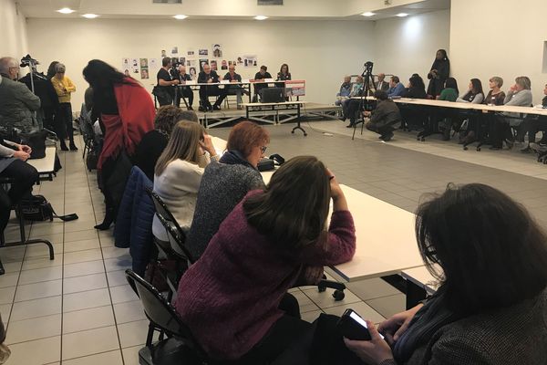 36 familles de victimes se sont réunies ce samedi à Lyon pour dénoncer les dysfonctionnements de la justice dans les affaires de disparition inquiétante.