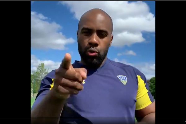 Teddy Riner, judoka 10 fois champion du monde, a affiché vendredi 10 mai son soutien à l'ASM Clermont Auvergne pour la finale de Chalenge Cup.