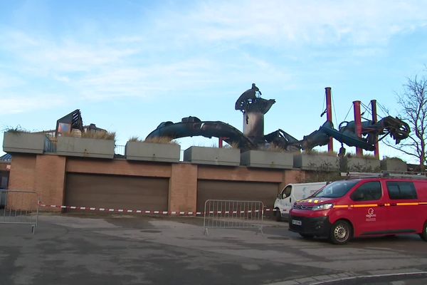 Le complexe Sportica de Gravelines a entièrement brûlé suite à un violent incendie survenu ce lundi 25 décembre 2023.