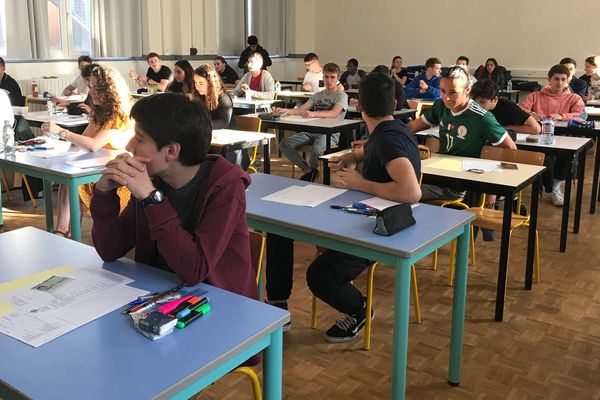 Lycée Turgot à Limoges, les élèves sont prêts pour La philosophie, la traditionnelle 1ere épreuve sur table du baccalauréat