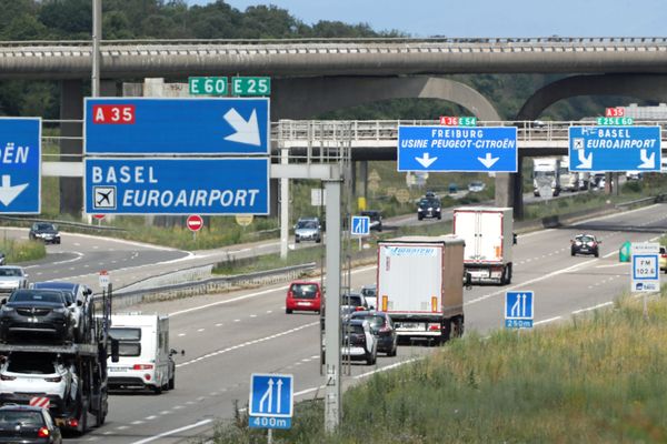 L'embranchement de l'autoroute A36 avec la A35, direction EuroAirport.