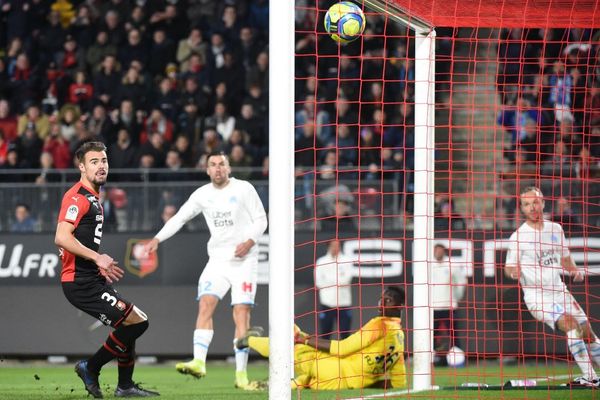 Le milieu de terrain marseillais Kevin Strootman marque le but de la rencontre contre Rennes, lors de la 20e journée de Ligue 1 au Roazhon Park. 10/01/20
