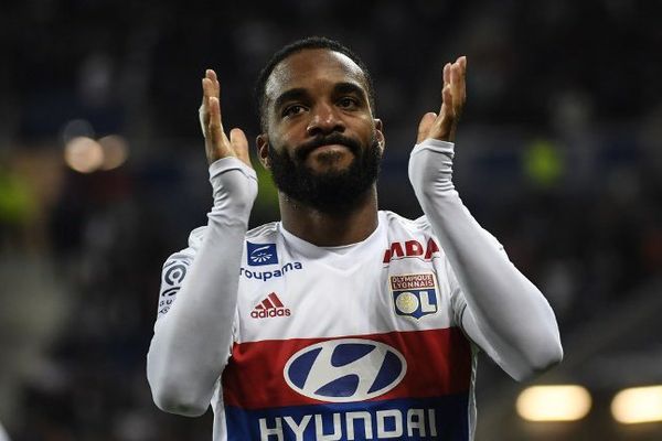 Attendu le 10 juillet pour commencer sa préparation avec l’OL, Lacazette ne devrait finalement pas y être.