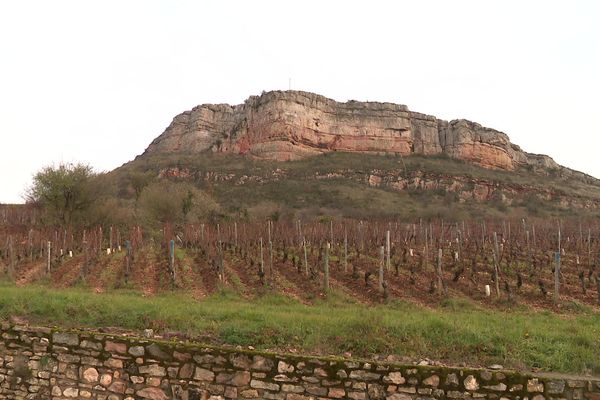 La roche de Vergisson, en Saône-et-Loire.