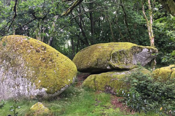 Les rochers de Puychaud, dans les Monts de Blond, un chaos granitique qui a inspiré de nombreuses légendes