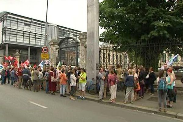 A Rouen, une centaine de manifestants devant le rectorat