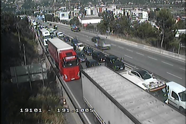 Image de la caméra de vidéo surveillance montrant l'importance du bouchon sur l'A8.