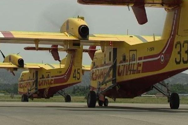 Les Canadair au sol à Marignane (13).