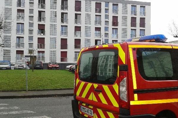 La résidence se situe rue M. de Montaigne à Talence.