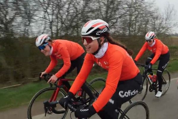 L'équipe féminine Cofidis se prépare à la course du Paris-Roubaix