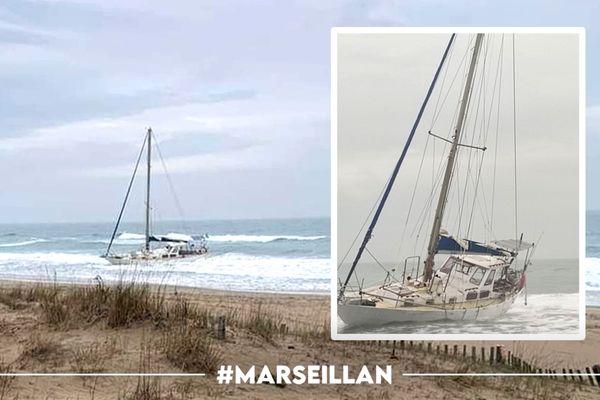 Bateau échoué sur la plage de Marseillan (Hérault)