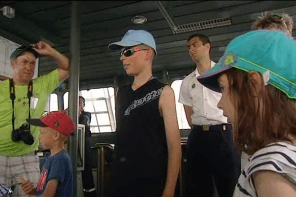 Trois enfants malades ont pu suivre ce mercredi à bord du Flamand la tentative de record du tour du Cotentin du skipper Guillaume Bonniot