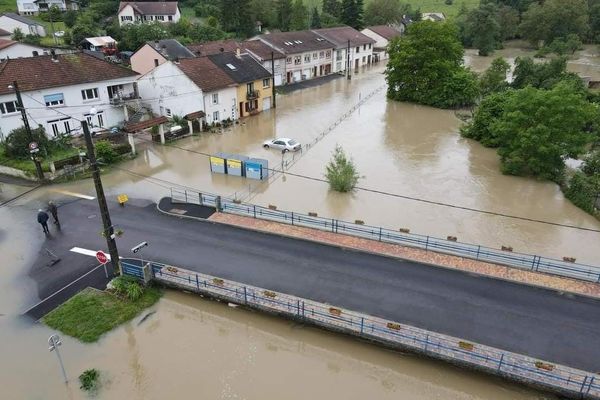 La commune d'Elvange sous les eaux le 18 mai 2024.