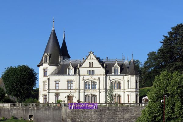 Le château de Véretz au bord du Cher en Indre-et-Loire, été 2015. 