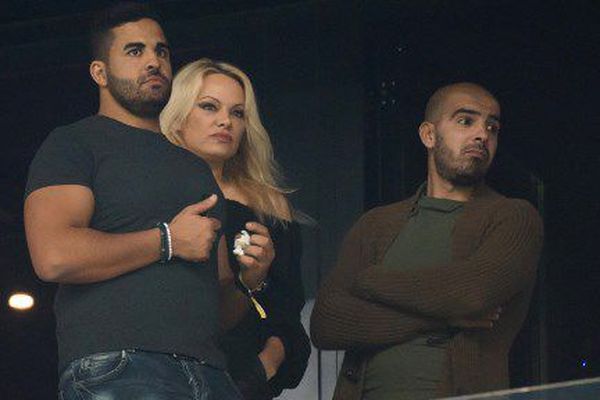 Pamela Anderson assistant à un match de son compagnon Adil Rami, joueur à l'Olympique de Marseille au Vélodrome en septembre dernier