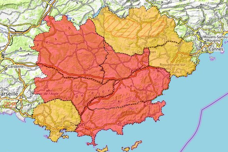 Var Prefecture Implements Access Bans and Closures in Response to High Fire Risk