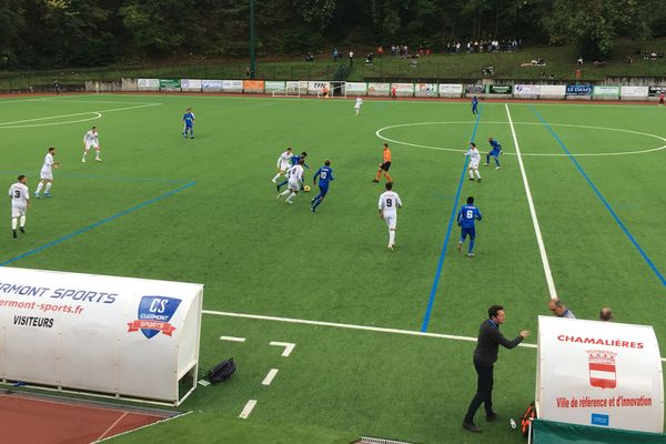 Pour le cinquième tour de la Coupe de France de football, le FC Chamalières s’incline face au Puy-en-Velay, 0 à 2, samedi 12 octobre. Pas un très bon tirage pour les Chamaliérois qui n’ont pas pu faire tomber leur voisin auvergnat de national 1. 