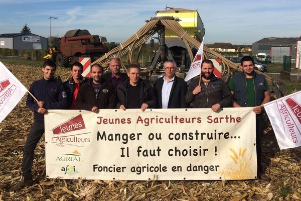 Les jeunes agriculteurs de Sarthe dénoncent le gaspillage des terres