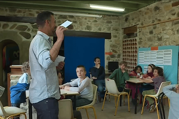 Atelier-jeux sur la laïcité à la MJC d'Aouste-sur-Sye dans la Drôme