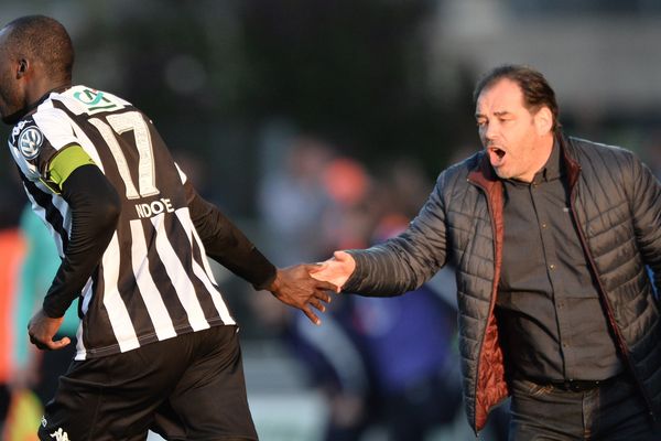 Cheikh N'Doye et Stéphane Moulin le mercredi 5 janvier lors du match entre Angers SCO et Bordeaux