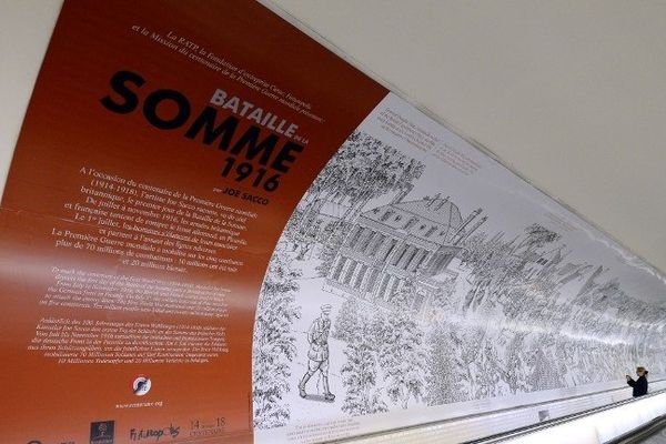 A l’occasion du centenaire de la Première Guerre mondiale, la fresque monumentale "Bataille de la Somme 1916" de l’artiste Joe Sacco est exposée dans le couloir de la station Montparnasse-Bienvenüe jusqu'au 31 août 2014.