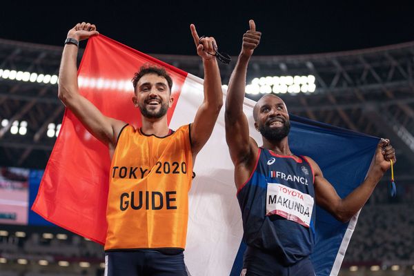 Trésor Makunda et son guide Lucas Mathonat aux Jeux paralympiques de Tokyo, le 29 août 2021. 