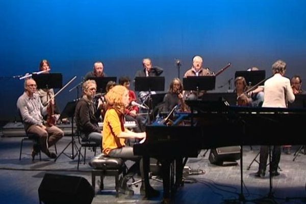 L'artiste lithuanienne Alina Orlova et l'Orchestre Régional en répétition