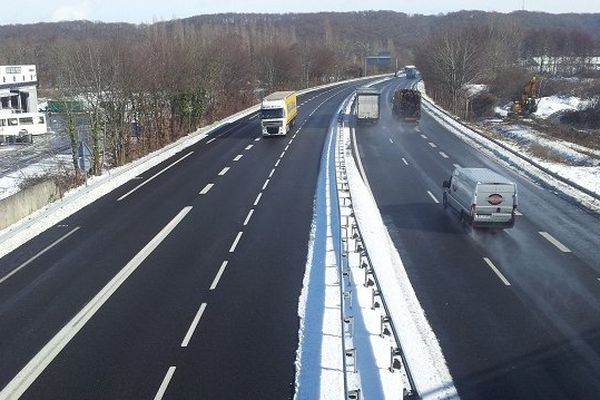 Les poids-lourds circulent de nouveau sur l'A64, ce mardi après-midi.