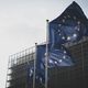 Drapeaux Europeens devant les institutions de l'UE dans la capitale belge