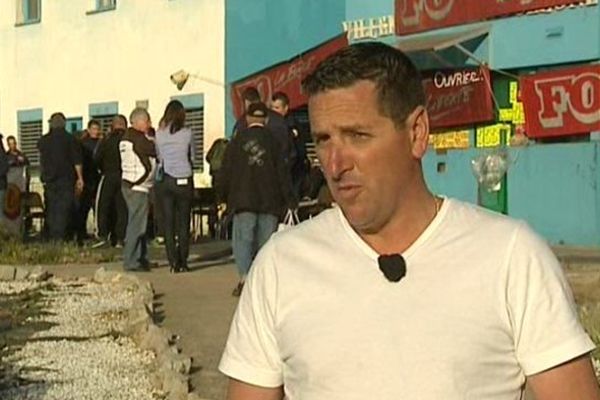 Philippe Asencio, filmé par nos équipes le 4 juin 2013 devant la maison d'arrêt de Villeneuve-lès-Maguelone (Hérault)